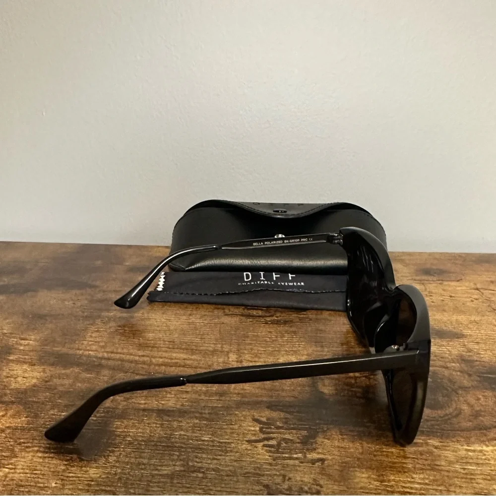 Diff Eyewear Black Sunglasses with Case - Picture 8 of 12